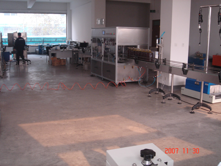 新型小包裝八頭食用油灌裝機(jī)