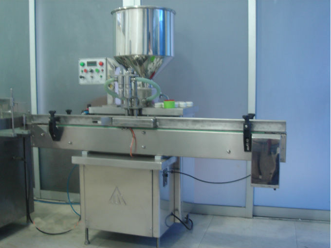 灌裝機(jī)實(shí)物圖